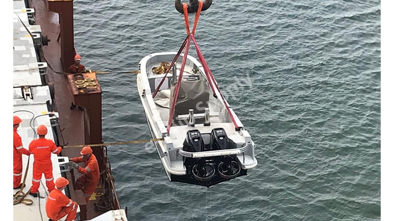 Planet Boat Tugboat & Mooring Boat